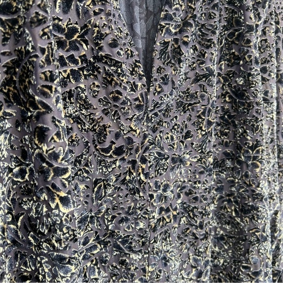 Snoskins Velvet Embossed Long Sleeve Tab Sleeves Burnout V‎ Neck Blouse Shirt - Picture 4 of 10